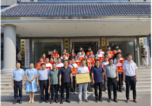 愛心傳遞，溫暖同行——磁澗鎮(zhèn)2024年社會扶貧暨洛陽九億重工集團(tuán)資助貧困大學(xué)生愛心捐贈活動
